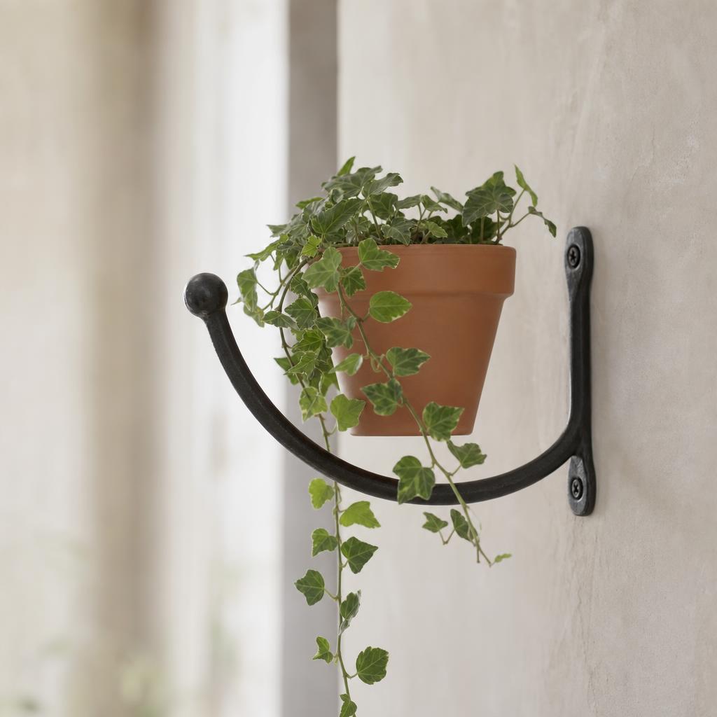 Dune Rod Planter Wall Bracket 25 — lifestyle view